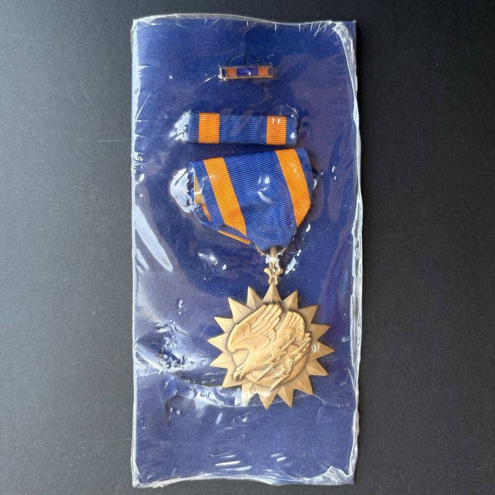 WWII USAAF United States Of America Air Force Air Medal Set‎ Brooch Ribbon Bar